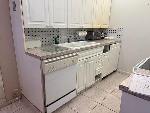 3rd image of 3076 Guildford E