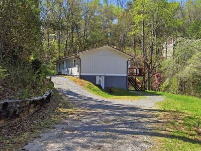 28 Peace Valley Ln, Franklin, NC, 28734
