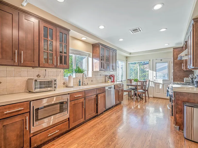 5659 Corbin Ave — Photo 11