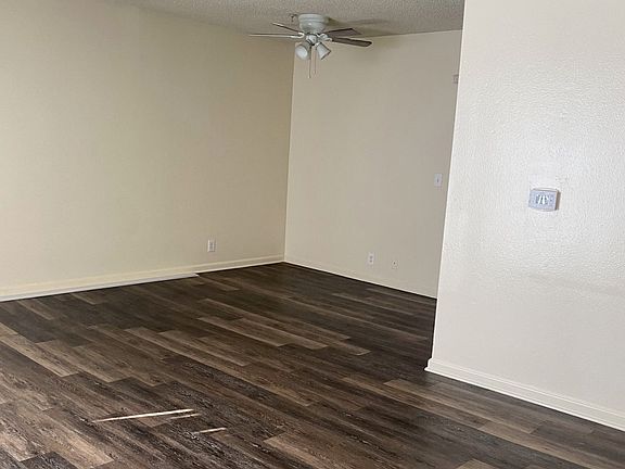 4th image of 12535 Oxnard St APT 211