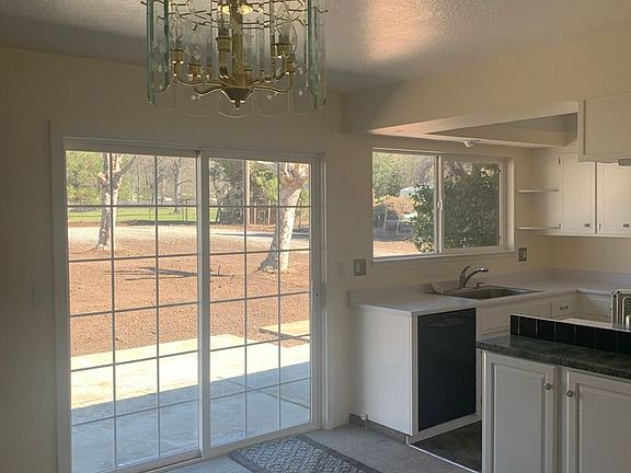 5th image of 16356 Acorn Dr
