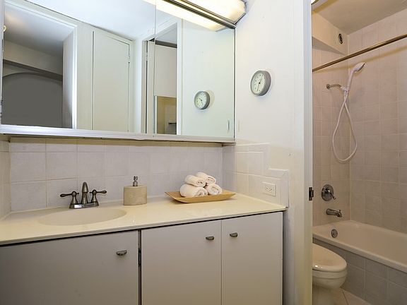 4th image of 300 N State St Suite 2902