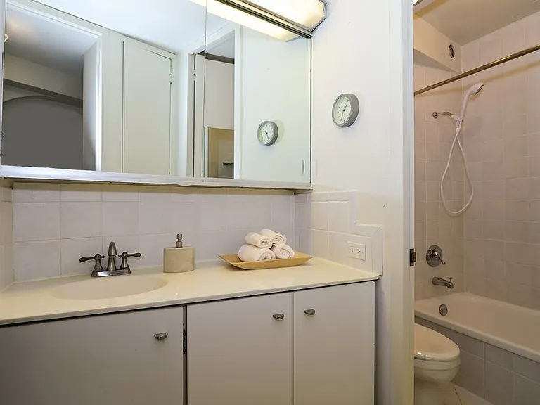 300 N State St #2902 — Photo 4