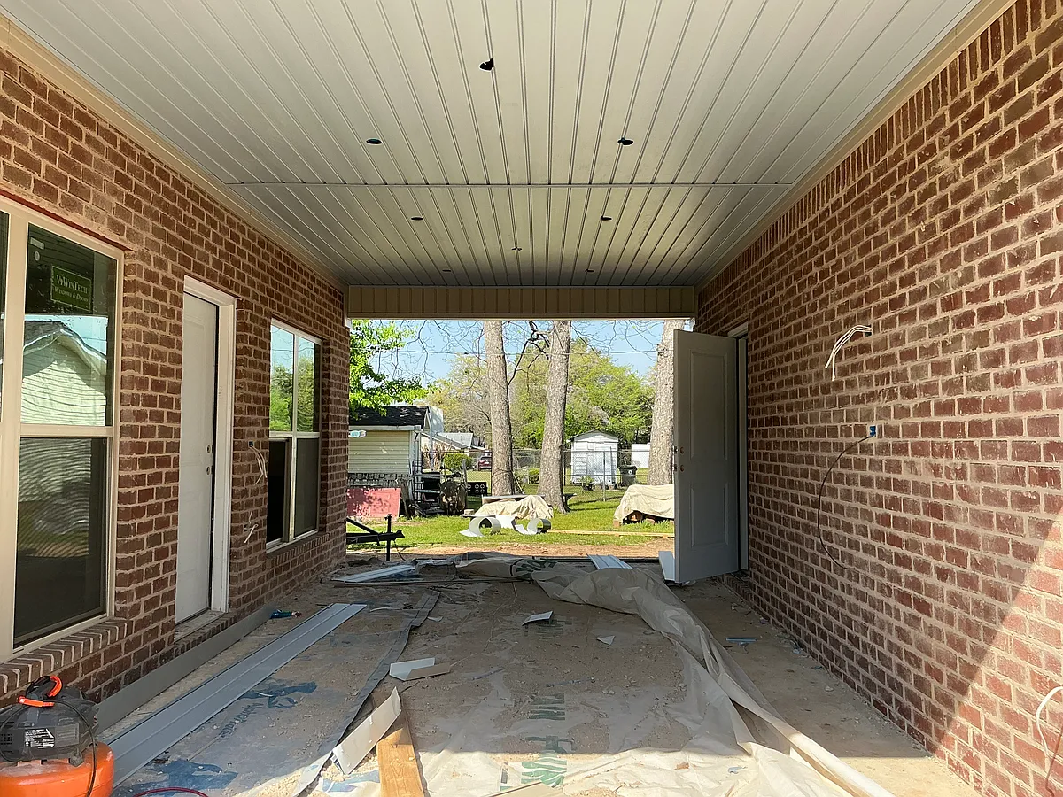 Covered back porch. - 816 Short 18th St
