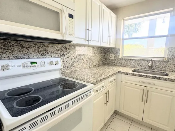 8200 Sunrise Lakes Blvd APT 207, Fort Lauderdale, FL 33322
