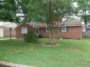 916 Dogwood Dr, Colonial Heights, VA 23834