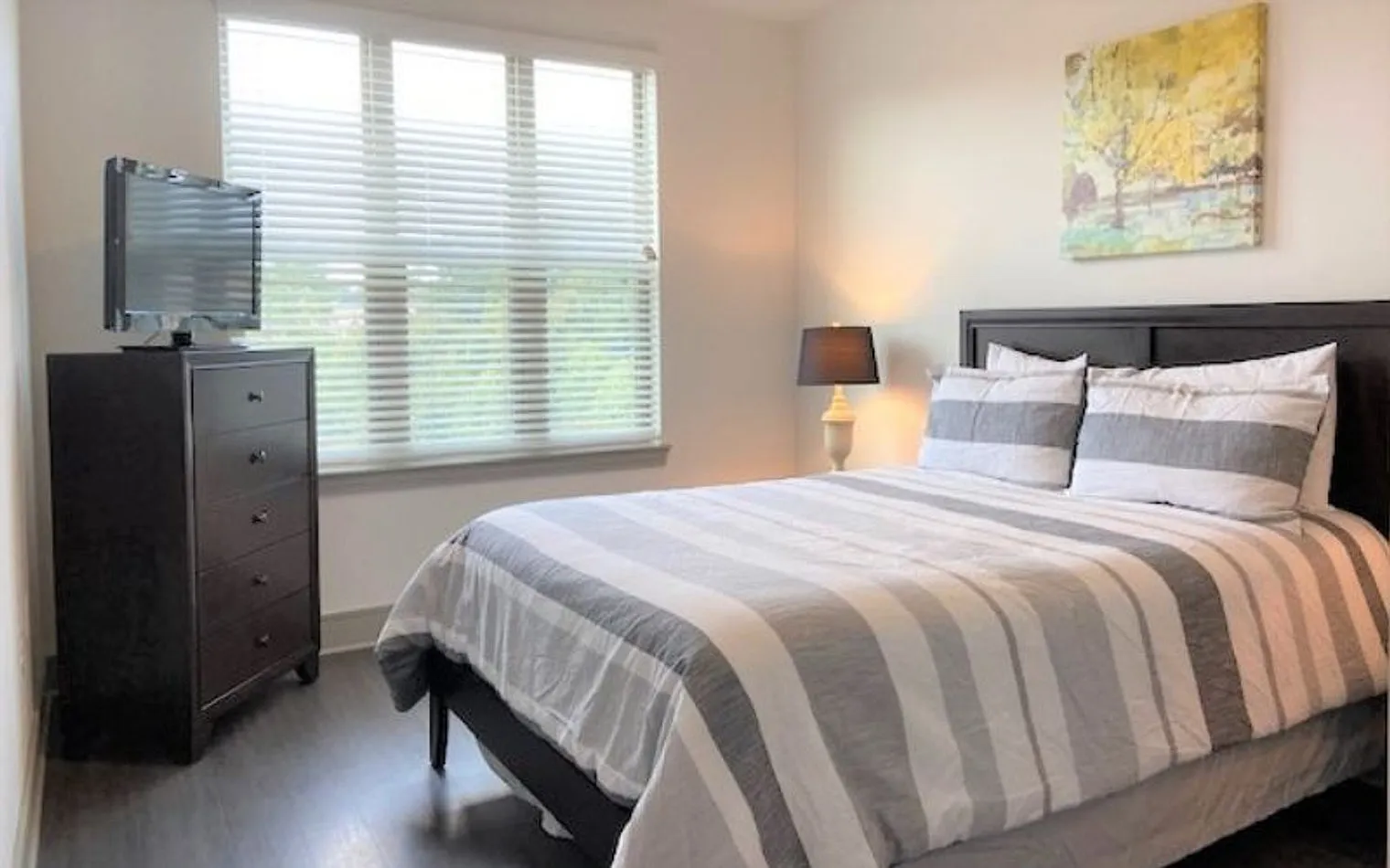 3 bed, 2.0 bath, $6,950 — Photo 2