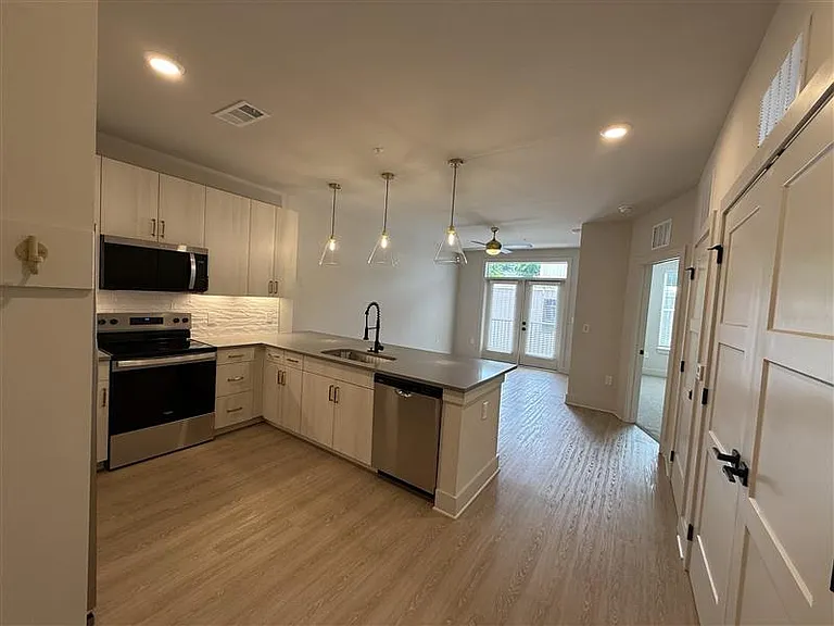 District on the Etowah Apartments — Photo 1119