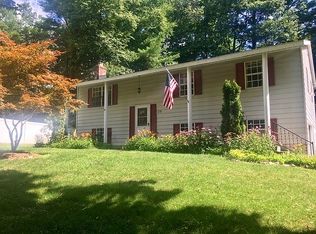 29 Hutchins Rd, Saratoga Springs, NY 12866