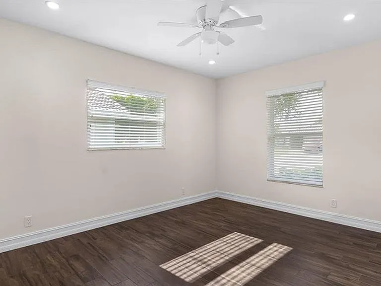 1041 SW 4th St — Photo 9