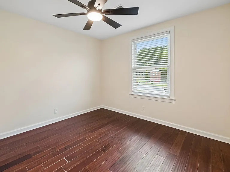 124 Denise Dr — Photo 5