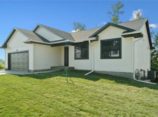 1907 Holly Meadow Ave SW, Cedar Rapids, IA 52404