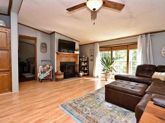 4th image of 120 Sunnyside Ln