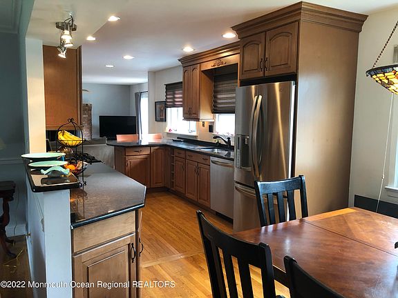 2nd image of 1703 Melville Street