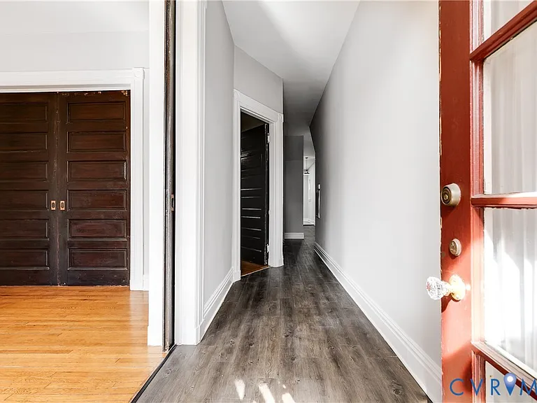 402 Stuart Cir #1 — Photo 3