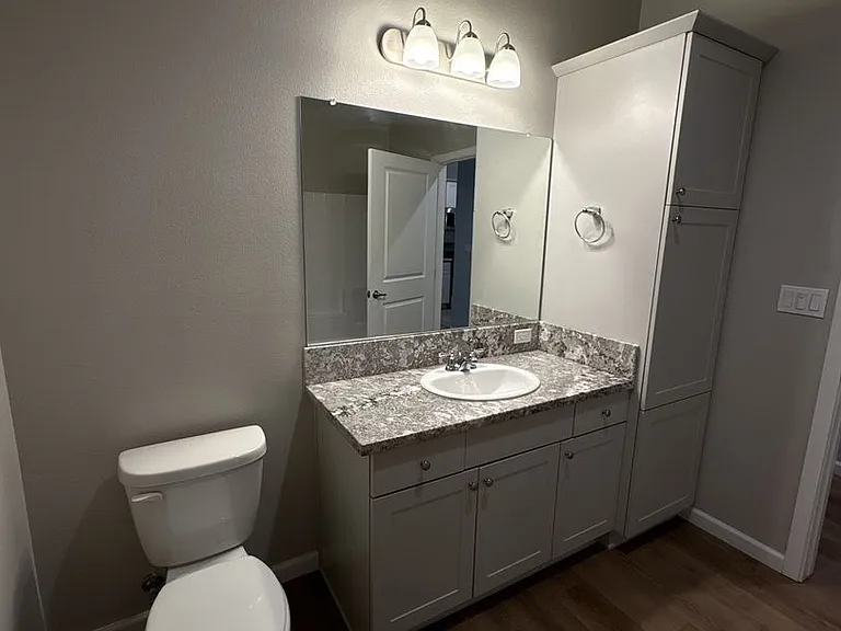 518 S Summit St #101-103 — Photo 10