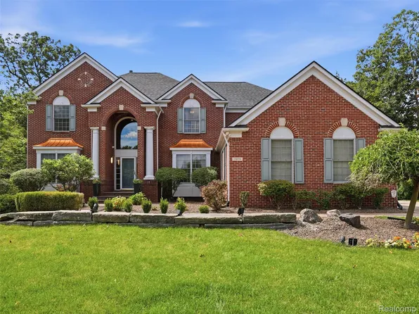 7079 Chatham Ct, West Bloomfield, MI 48322