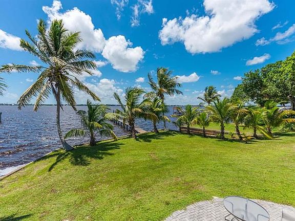 3rd image of 850 NE Ixora Dr