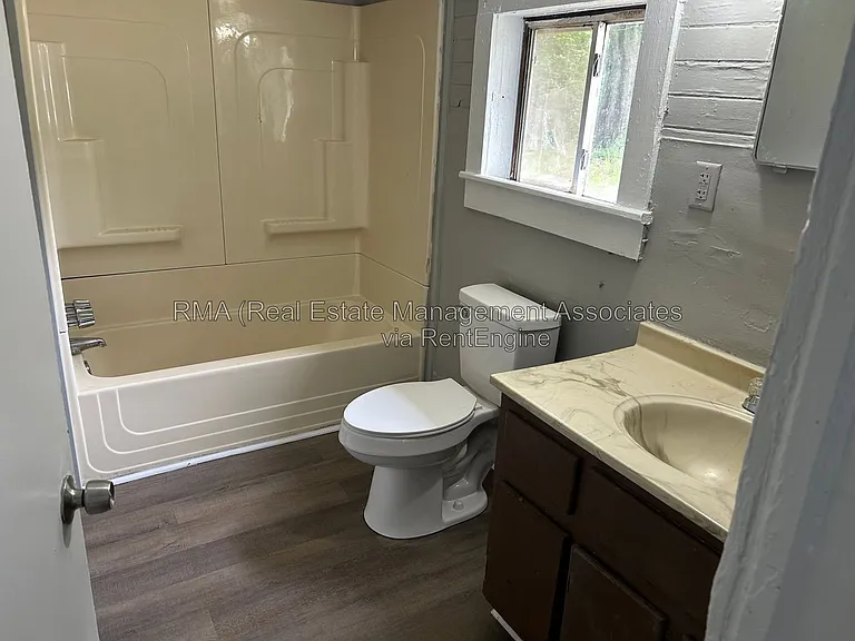 507 W Cherry St — Photo 3