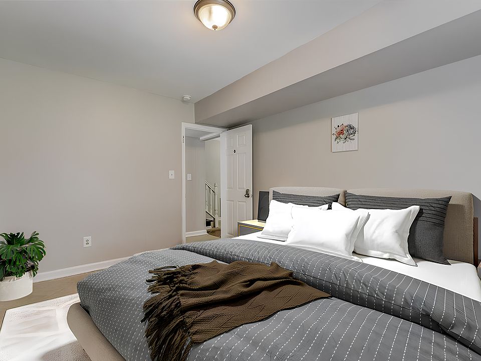 Disclaimer: This photo has been virtually staged. Not all furnishings seen will be included. Please view the virtual tour.