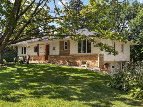 4900 Frontenac Ave, Golden Valley, MN 55422