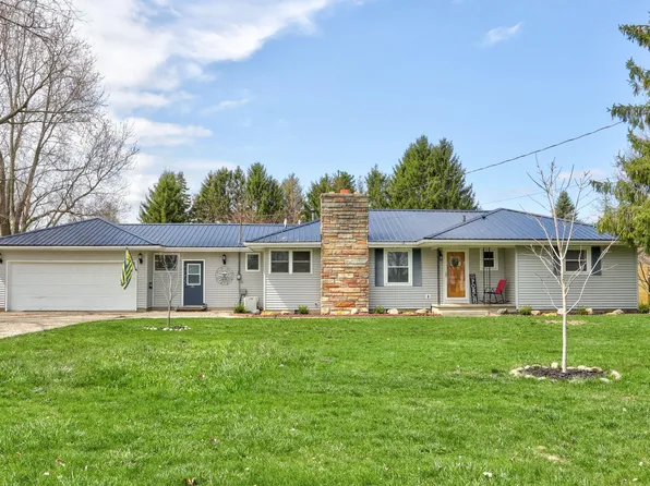 505 Eaton St, Breckenridge, MI 48615