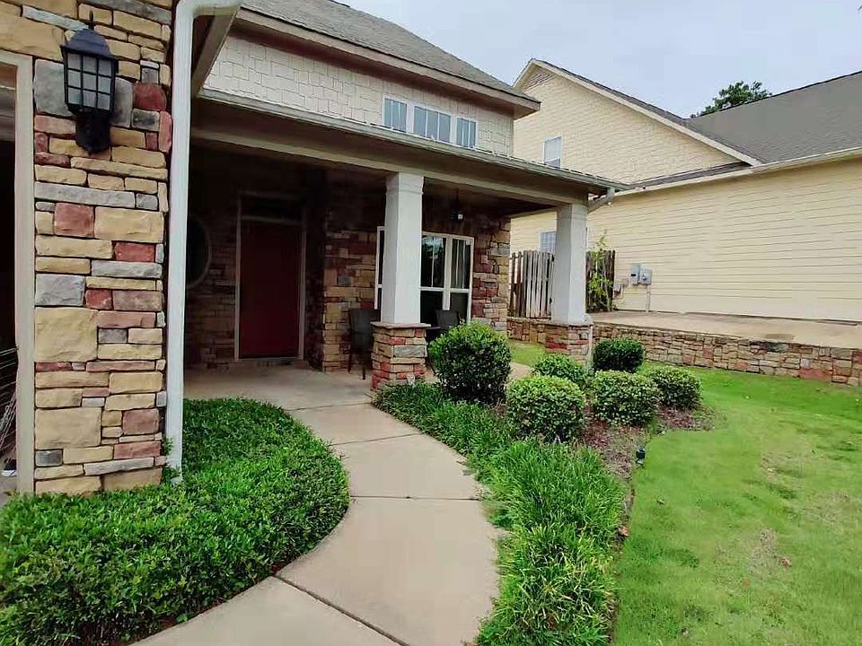 Beautiful path to front door