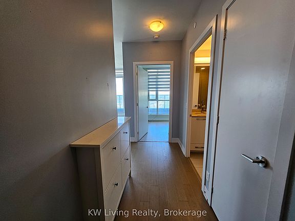 3rd image of 9471 Yonge St Unit 642