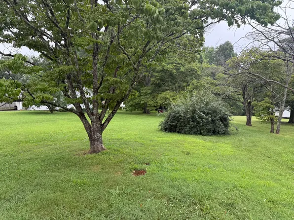 122 Hill Dr, Harriman, TN 37748