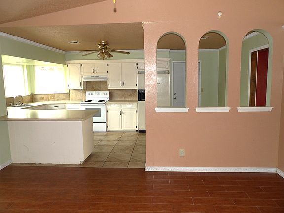 4th image of 4628 NE Dearborn Ave