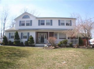 6 Beech St S, Ronkonkoma, NY 11779