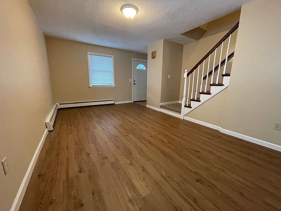 128 Hilliard St Manchester CT Zillow