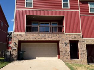 2802 Blackstone Xing, Fayetteville, AR 72704