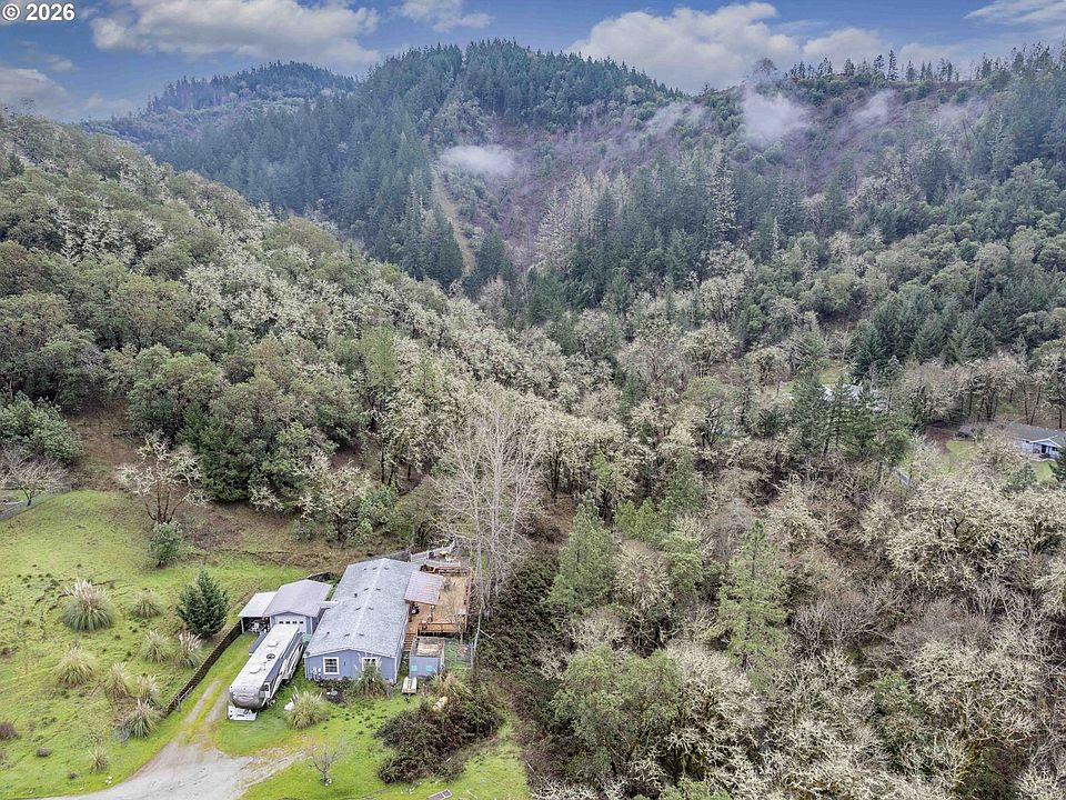 1st image of 424 Aker Dr