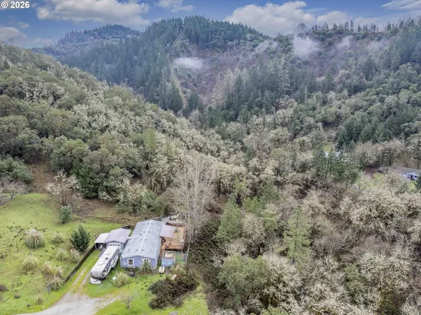 424 Aker Dr, Myrtle Creek, OR 97457