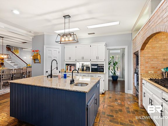 4th image of 2828 Grant St #C