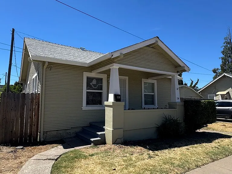 114 De Force Ave — Photo 1