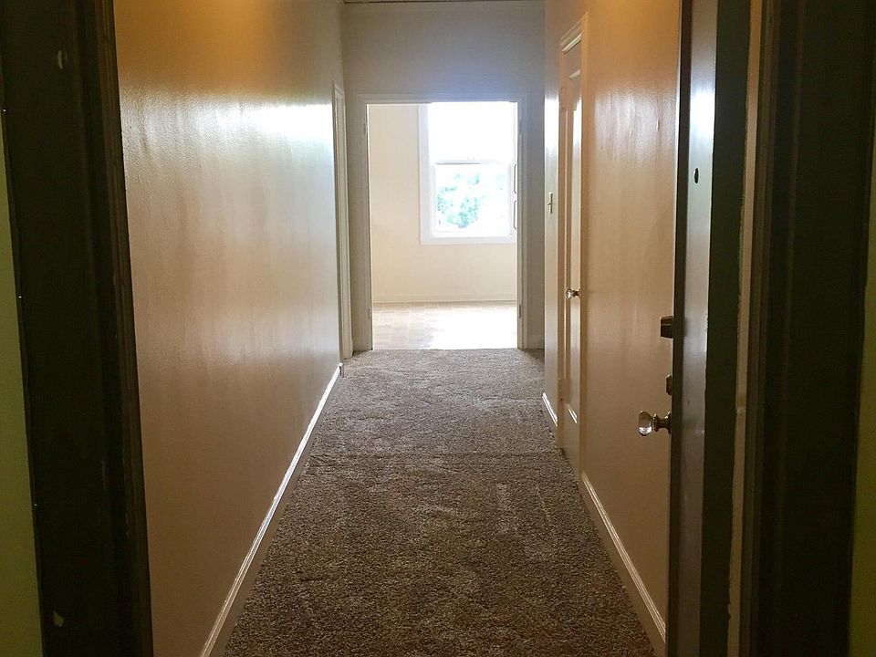 1st image of 924 Fulton St APT 202