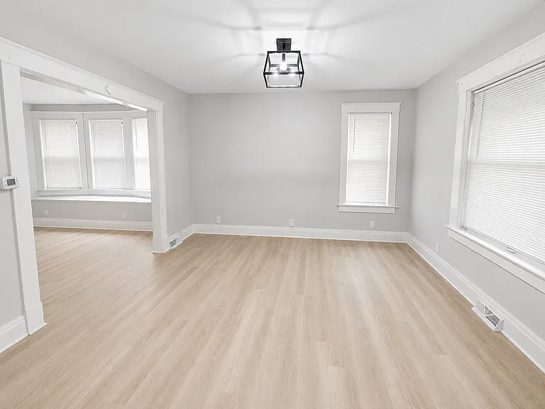 815 Elmwood Ave — Photo 5
