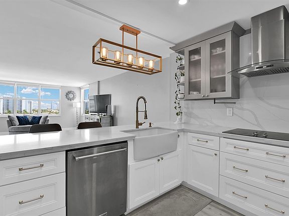 3rd image of 3015 N Ocean Boulevard #6E