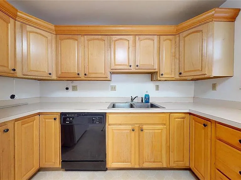 2331 W Washington St — Photo 4