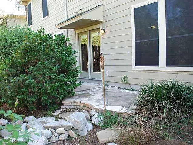 3 bed, 2.5 bath, 1397 sqft, $2,695 — Photo 2