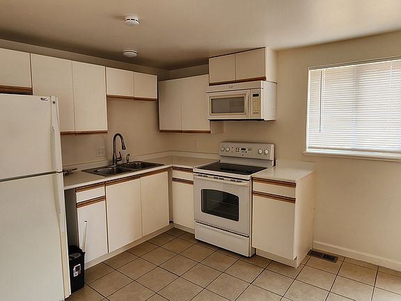 5th image of 1022 S Eliot St
