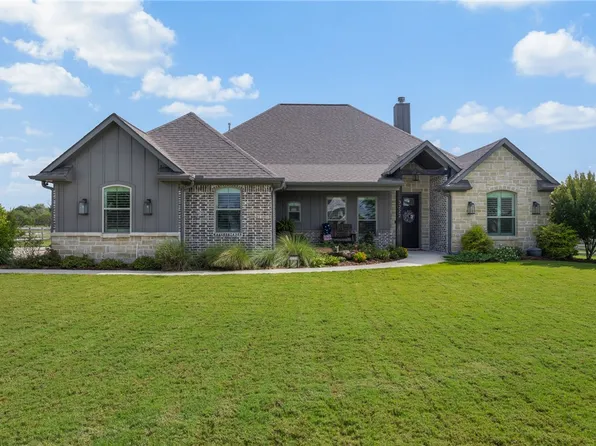 3222 Hunters Crossing Trl, Bryan, TX 77808