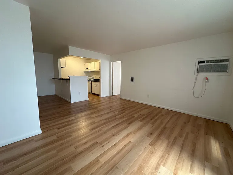 University Park Apartments near Cornell University — Photo 159