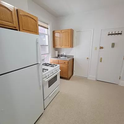 2nd image of 561 Saint Johns Pl APT 2B