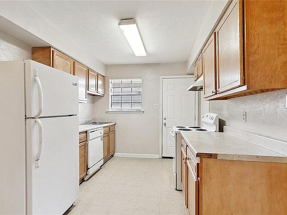 4th image of 323 Meadows Dr #25