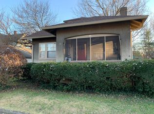 2 Maple Crest Ct, Louisville, KY 40206