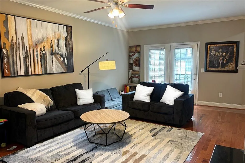 4 bed, 3.5 bath, 2021 sqft, $2,800 — Photo 4