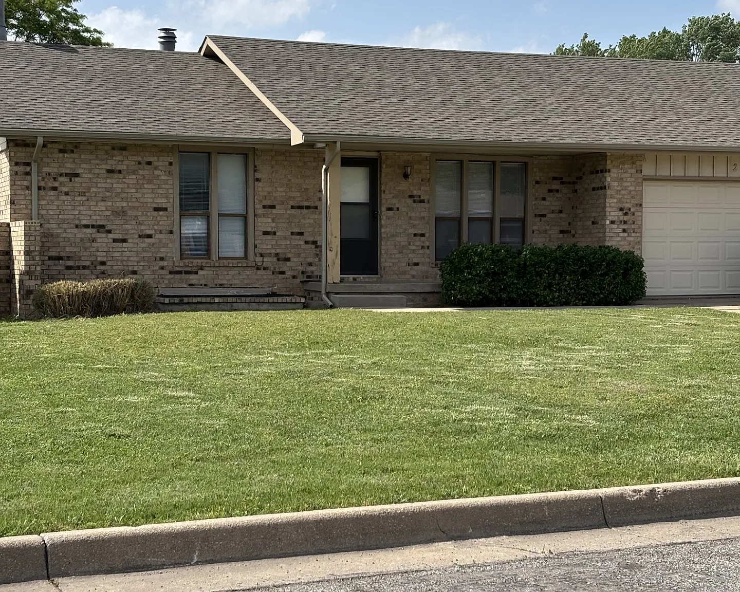 3 bed, 1904 sqft, $1,550 — Photo 1